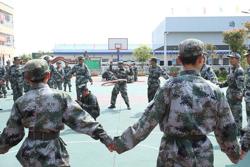 父母与子女之间的沟通存在着什么误区？(图1)