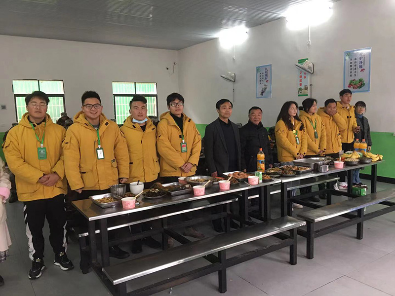 正苗启德特训学校师生共度小年夜