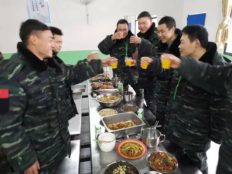 正苗启德师生共庆小年夜