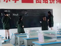 母亲节特制黑板报，表达对母亲的感谢