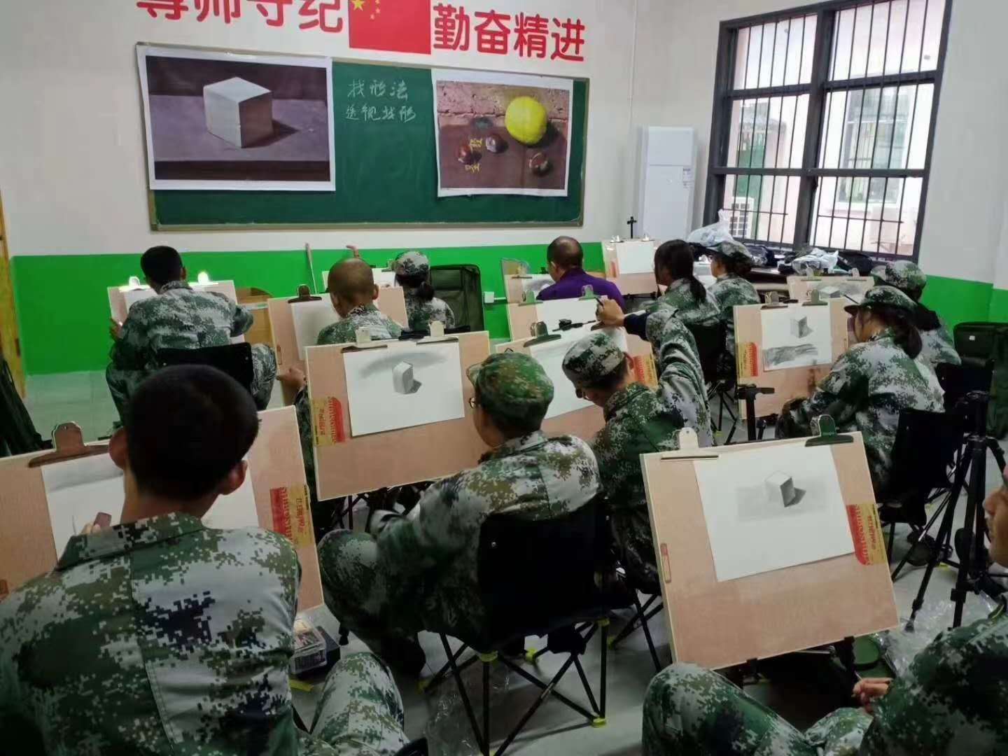 【特训学校艺术教育】-学绘画会给孩子带来哪些(图1)