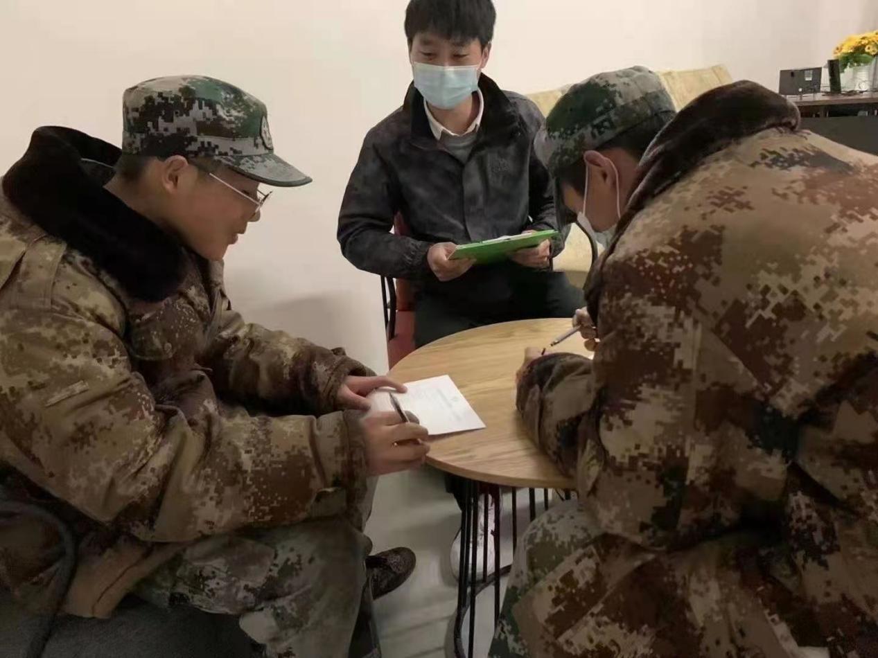 正苗启德老师辅导学生