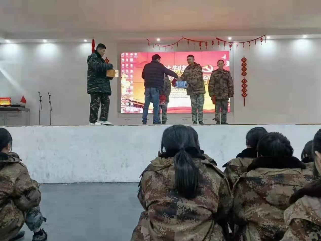 正苗启德表彰大会