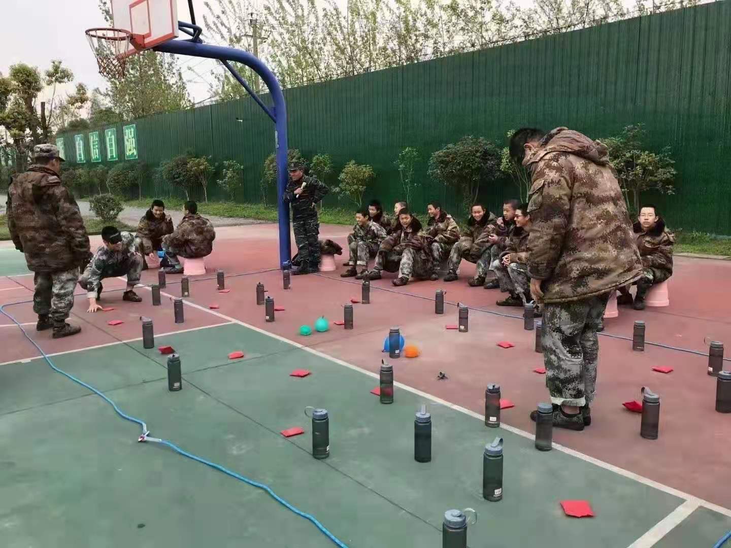 正苗启德特训学校学生沙袋游戏