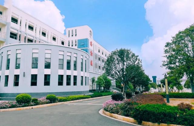 中学封闭式学校哪所好(封闭式中学好吗)